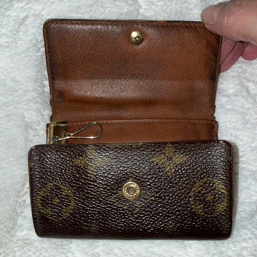 Louis Vuitton Brown Monogram Key Wallet - Picture 4 of 11